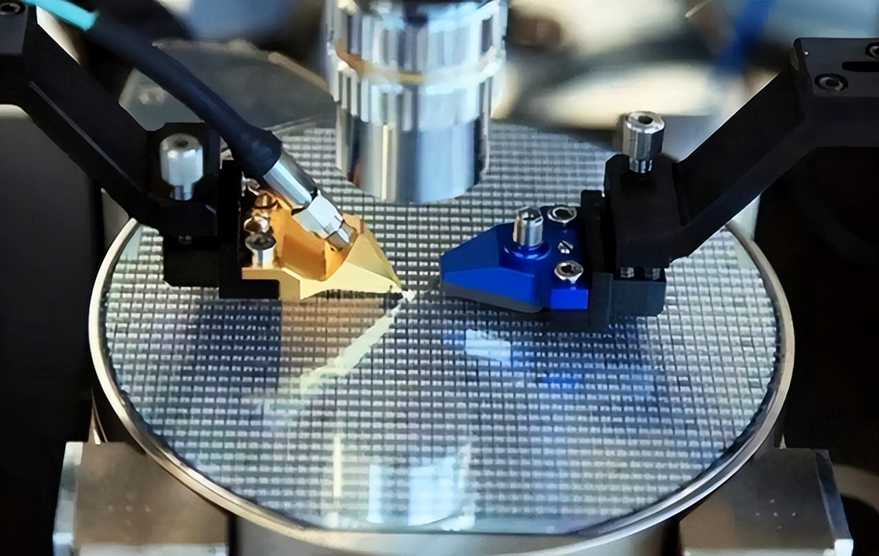 台積(jī)電真的慌了,它(ta)可能真的要求(qiu)助于中國芯片(piàn)了