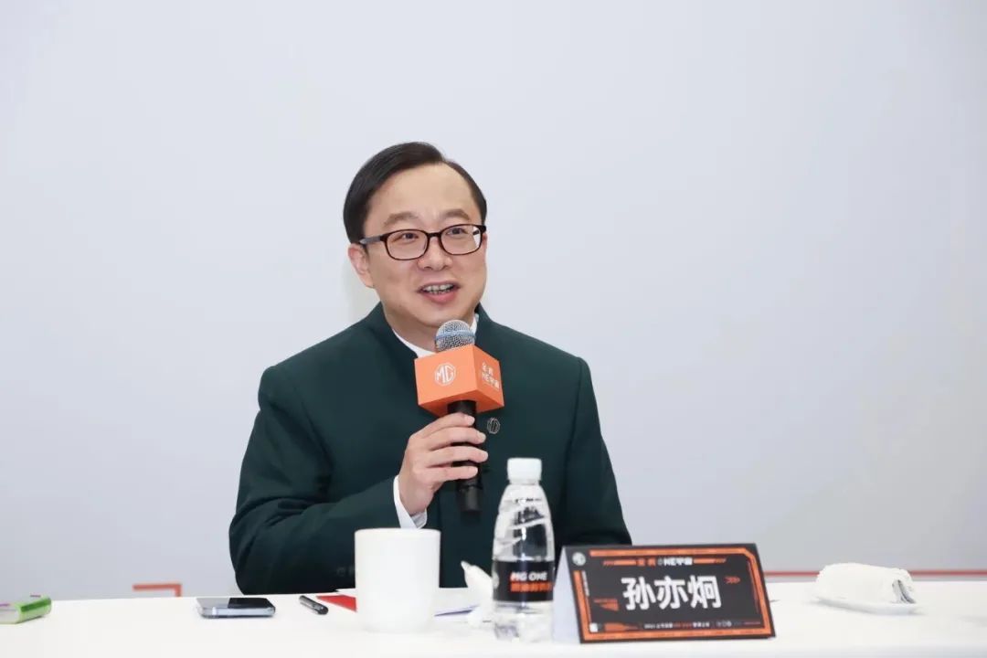 讓更多(duo)的年輕(qīng)人享受(shòu)前沿科(ke)技,MG ONE的護(hu)城河非(fēi)常深